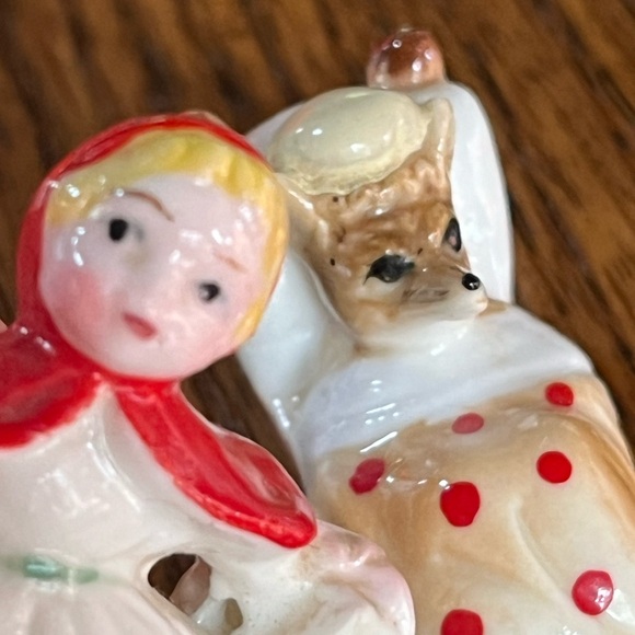 Little red riding hood in big bad wolf miniature figurines 1960s nursery rhyme - Picture 11 of 11